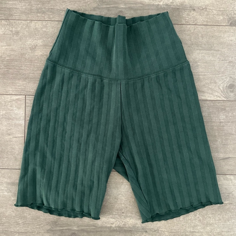 Offline by Aerie High Rise Bike Athletic Shorts 7” in seam
Euc size small